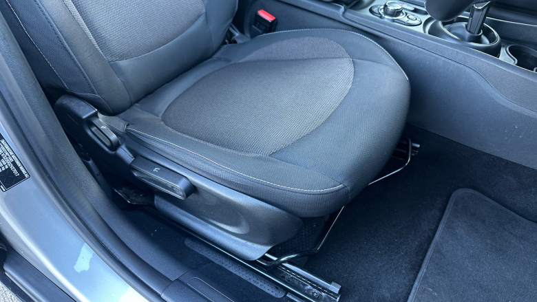 MINI Clubman 1.5 Cooper Classic Premium Plus 6dr Auto Petrol Estate